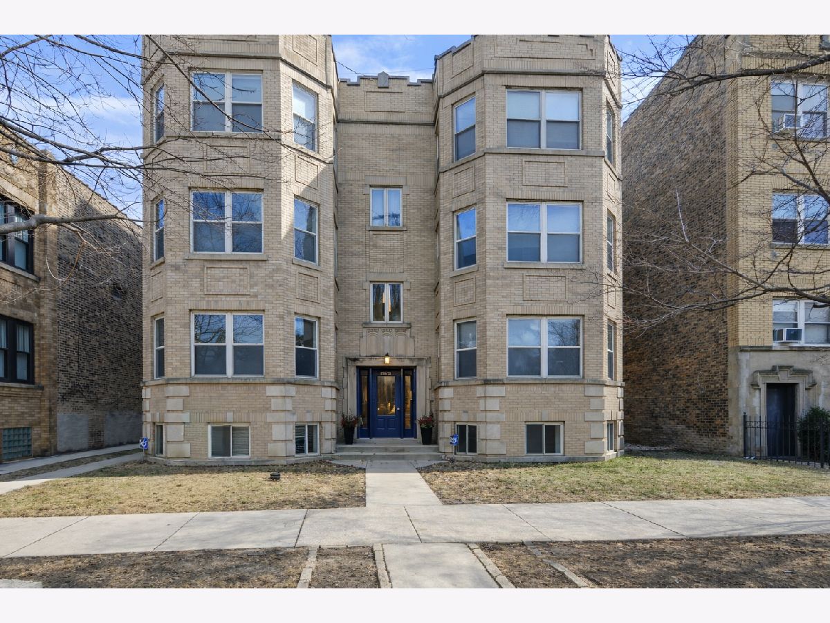  For Sale Chicago Illinois, 4250 Mozart Street
