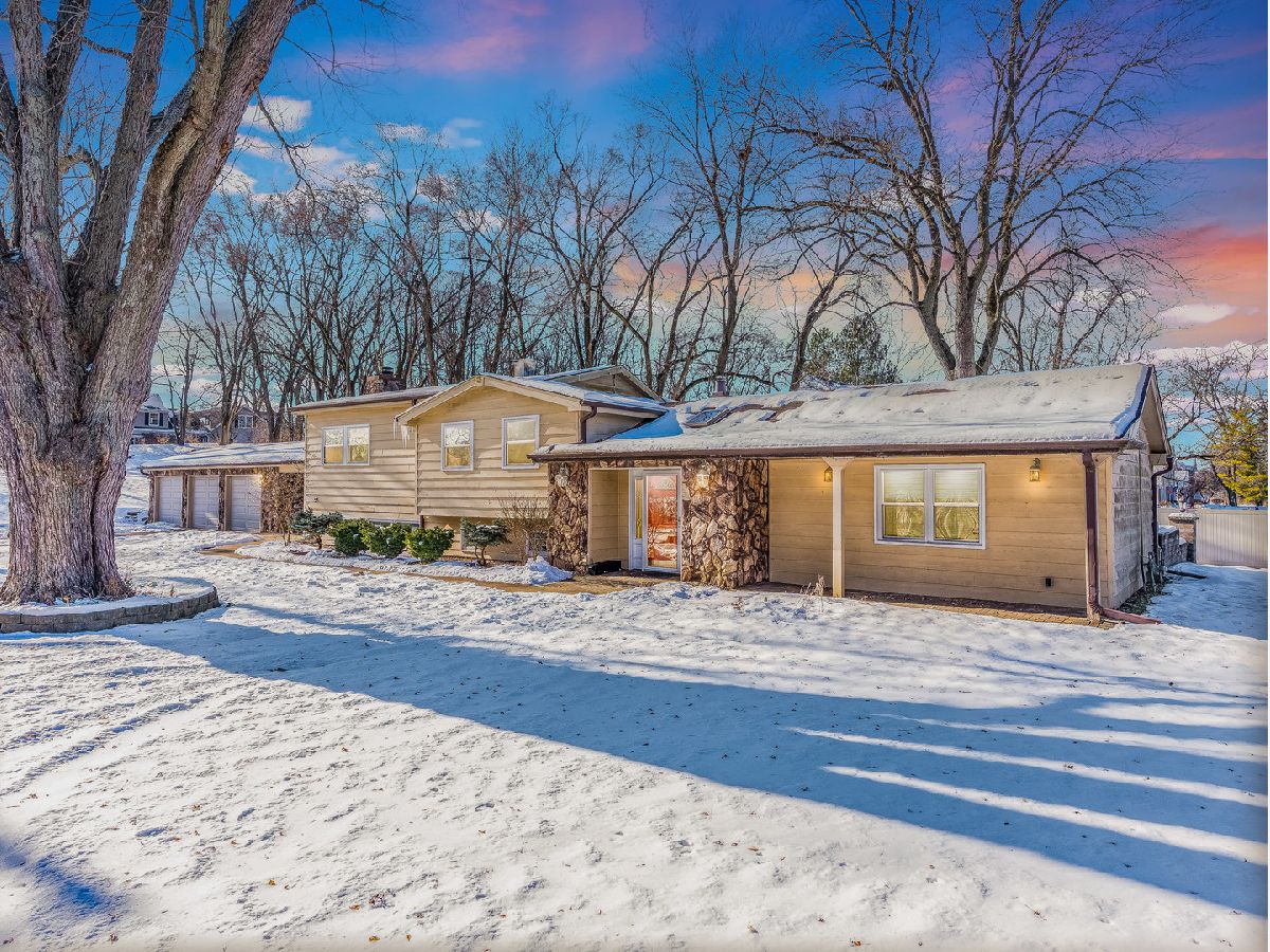  For Sale Lake Barrington Illinois, 25216 River Road