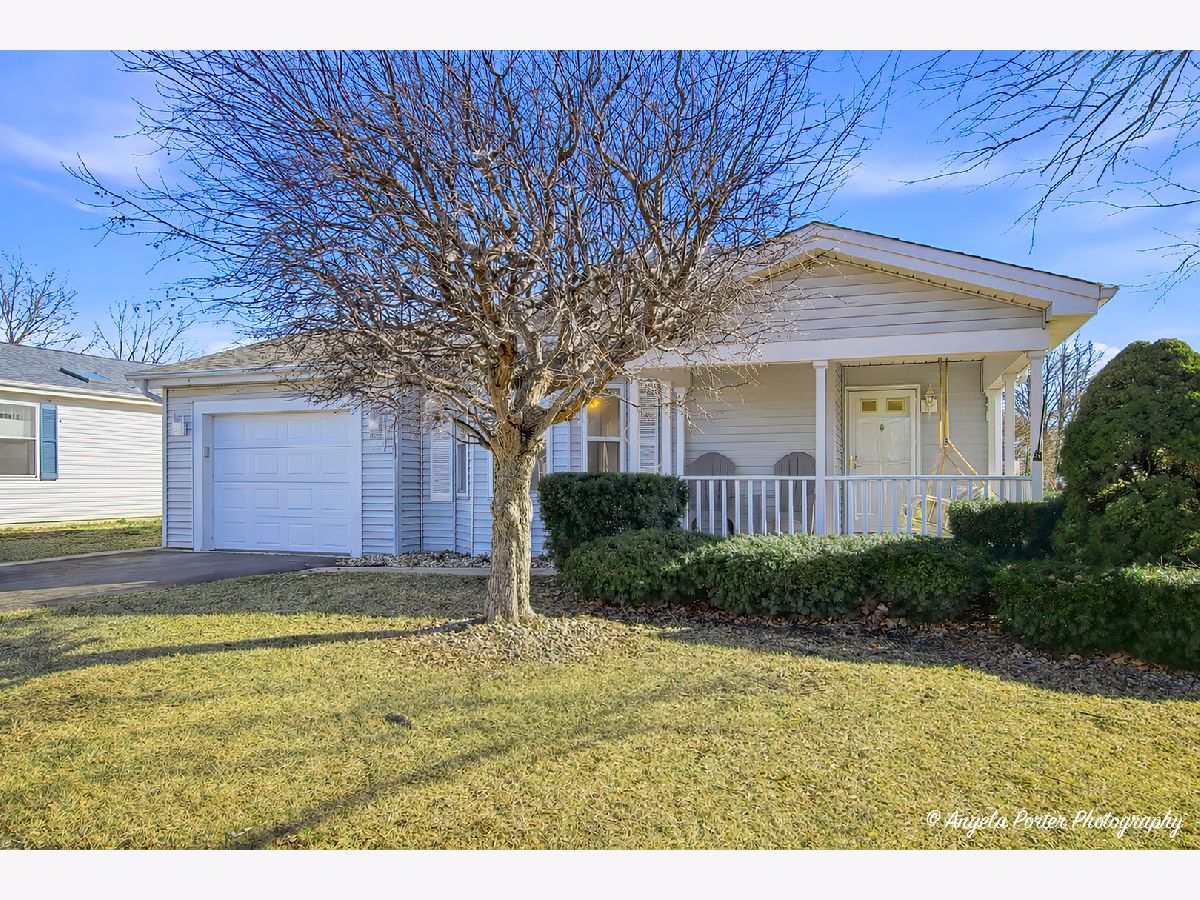 Homes & Condos & Townhomes For Sale Saddlebrook Farms Grayslake Illinois, 509 Balmoral Court