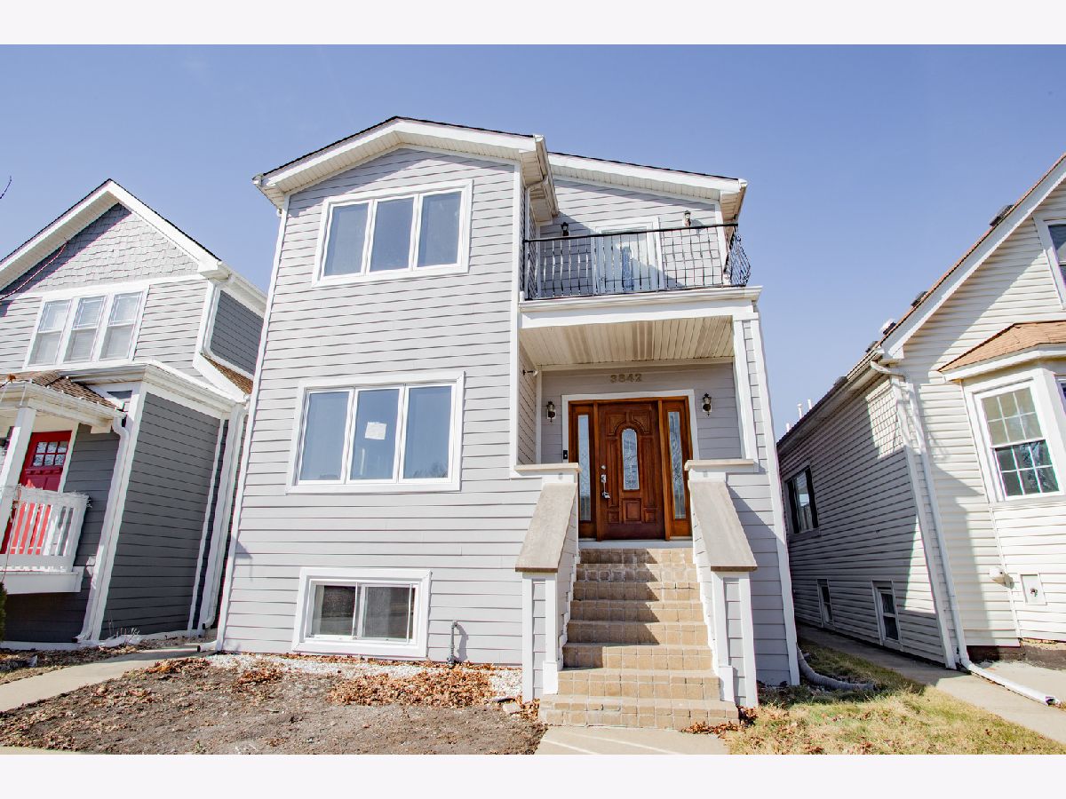  Rented Chicago Illinois, 3842 Newcastle