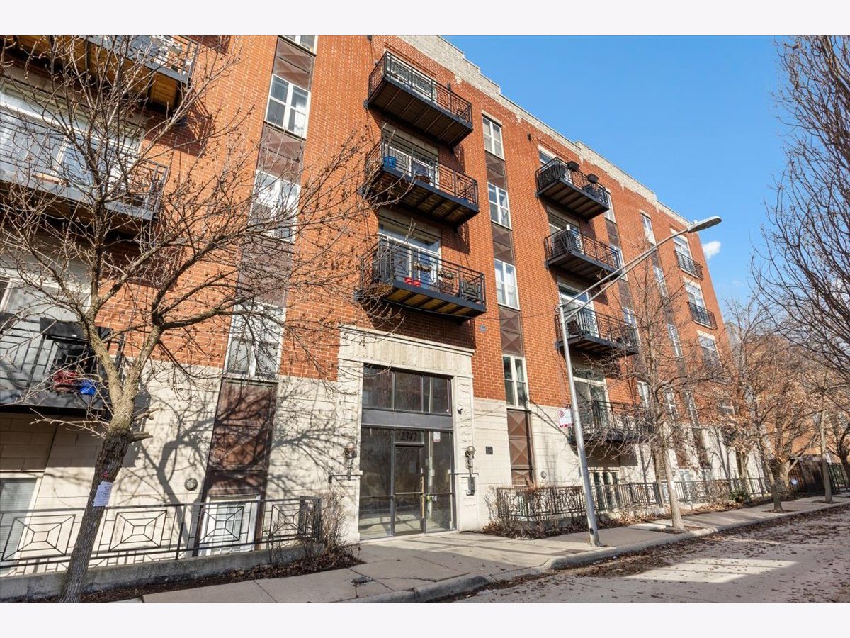 Condos & Townhomes & Homes For Sale Bucktown Chicago Illinois, 2342 Bloomingdale Avenue