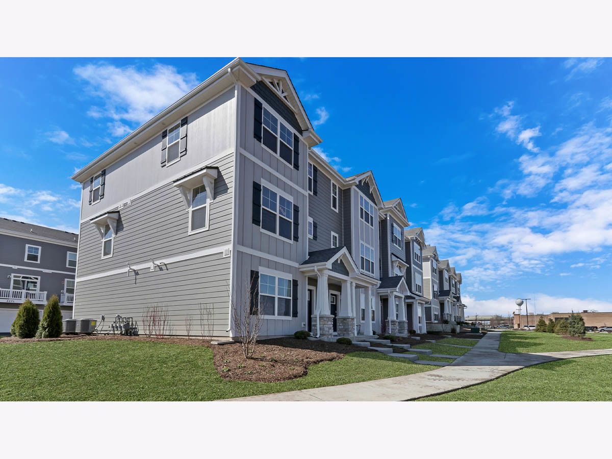 Condos & Townhomes For Sale The Townes At Oak Creek Mundelein Illinois, 551 Yosemite Way