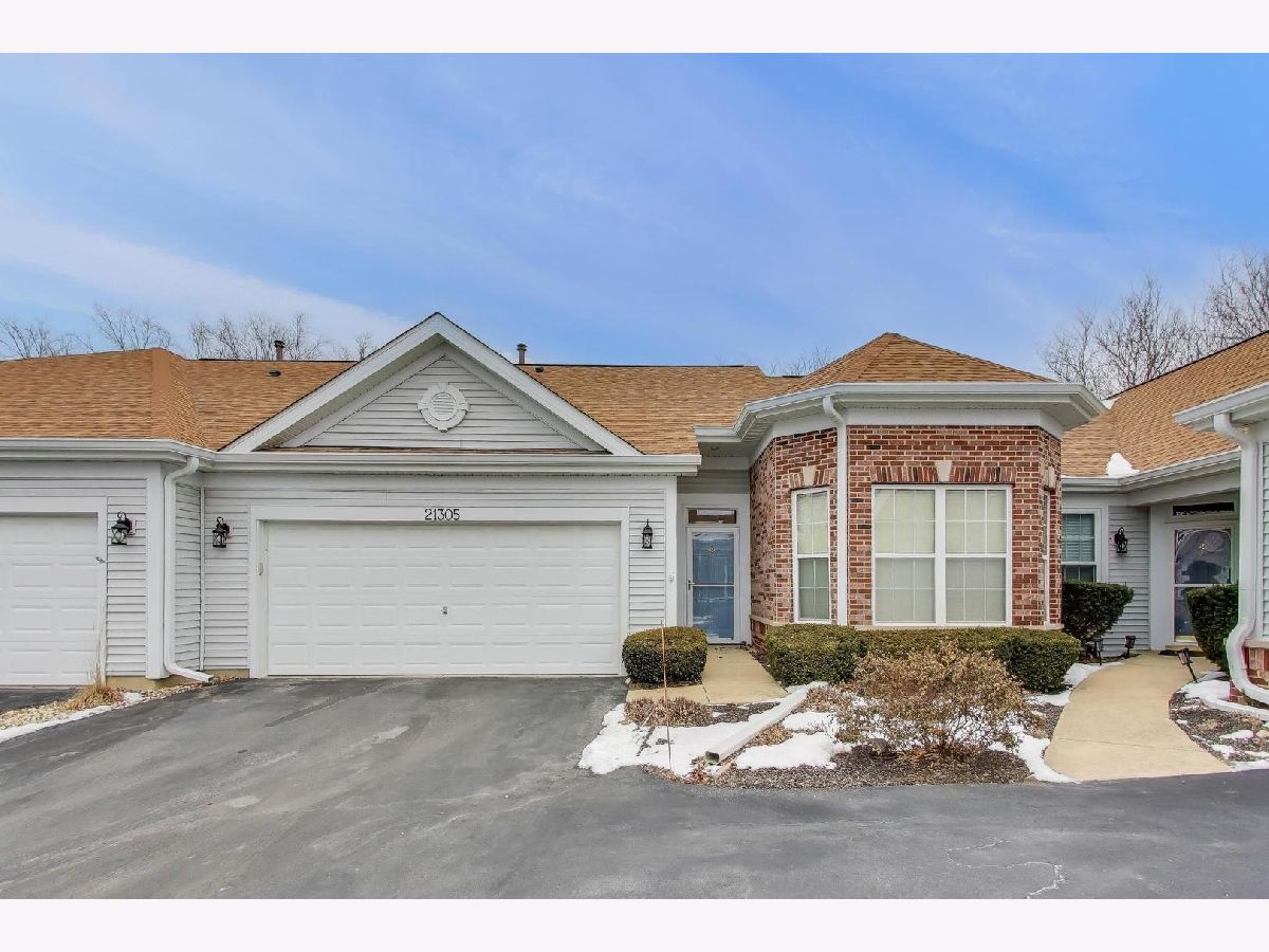 Townhomes & Condos & Homes For Sale Carillon Plainfield Illinois, 21305 Juniper Lane