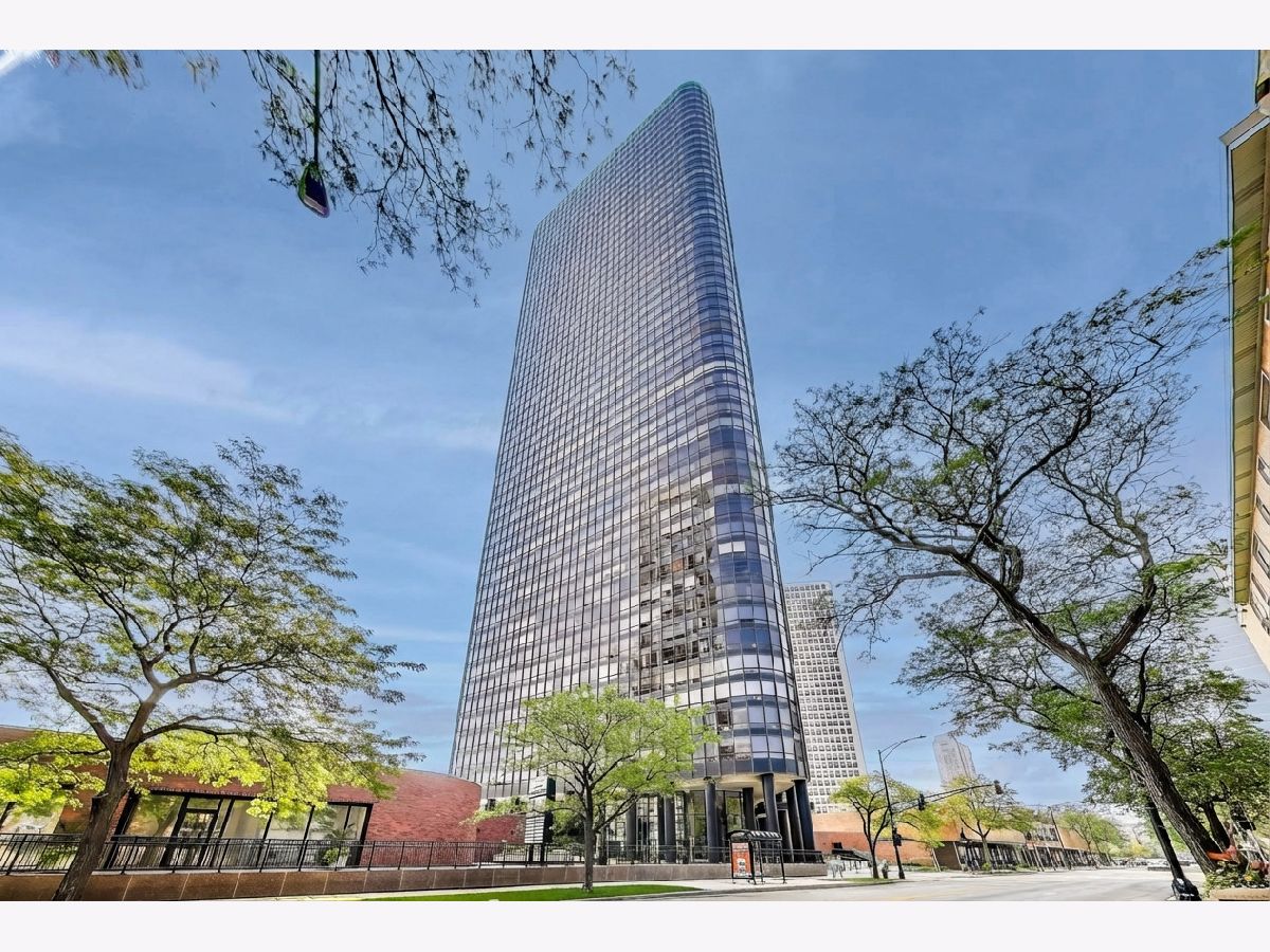  For Sale Chicago Illinois, 5415 Sheridan Road