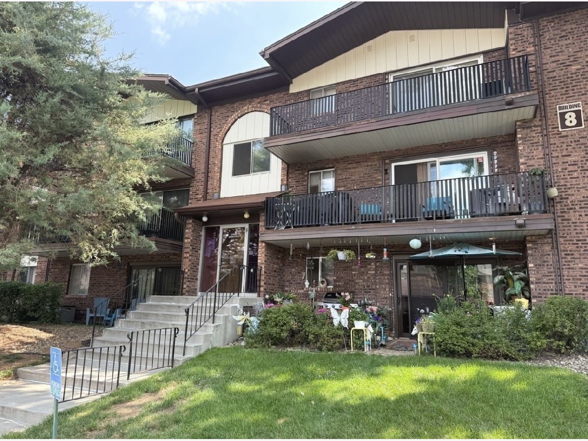  For Sale Crestwood Illinois, 13933 James Drive