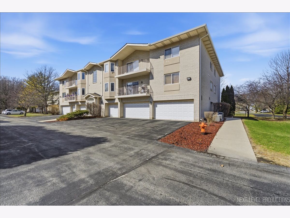 Condos & Townhomes For Sale Woodland Park Estates Naperville Illinois, 927 Elderberry Circle