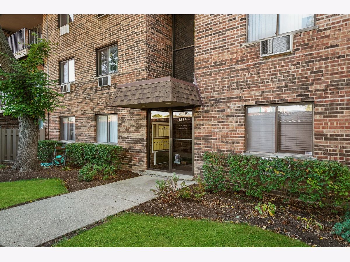 Condominiums & Homes For Sale Glenview Courts Glenview Illinois, 3617 Central Avenue