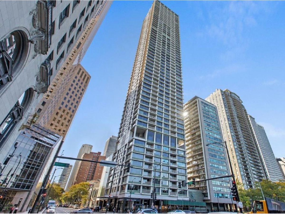  For Sale Chicago Illinois, 1000 Lake Shore Plaza