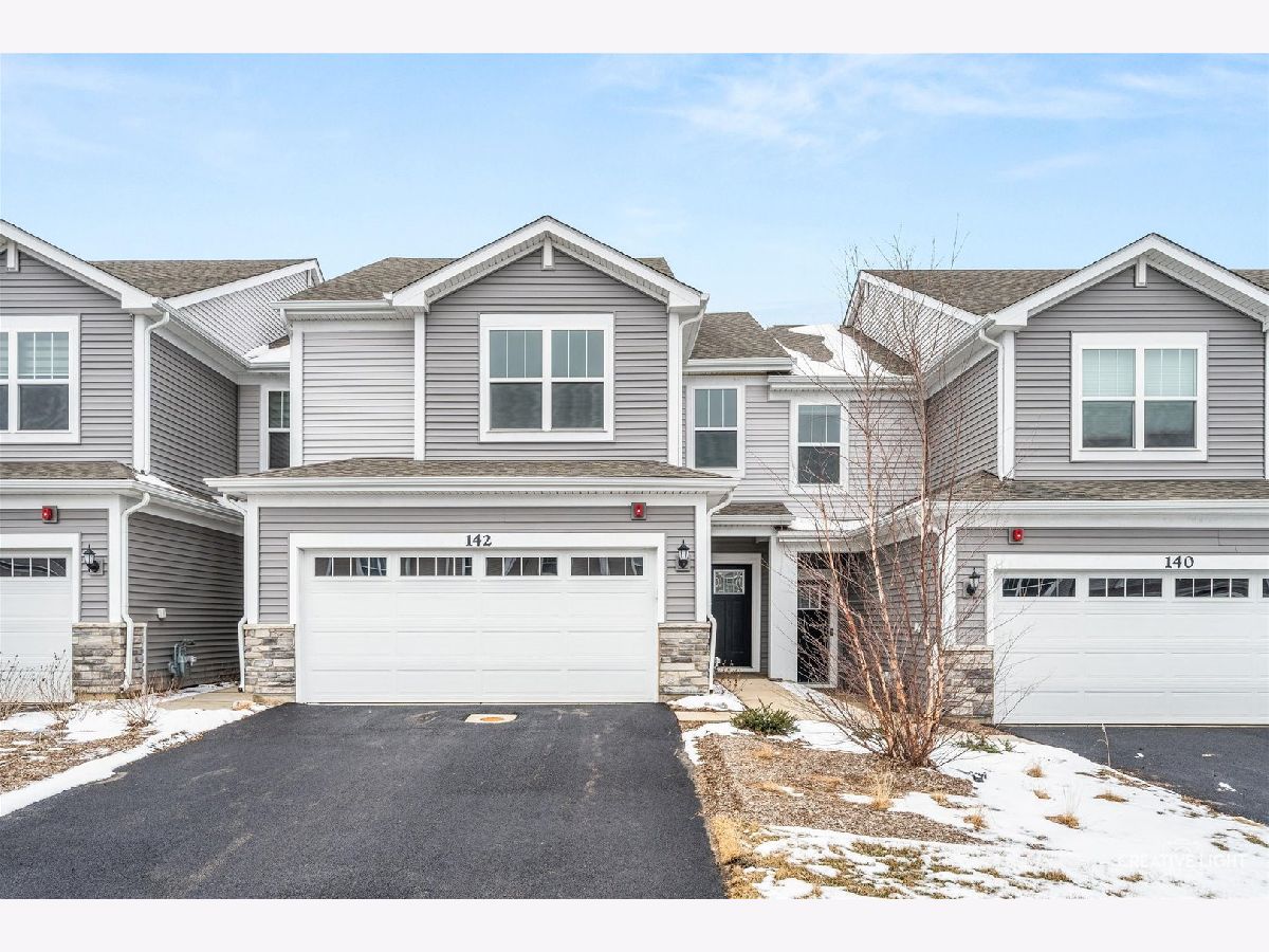 Homes & Condos & Townhomes Rented Hudson Pointe Ii Oswego Illinois, 142 Henderson