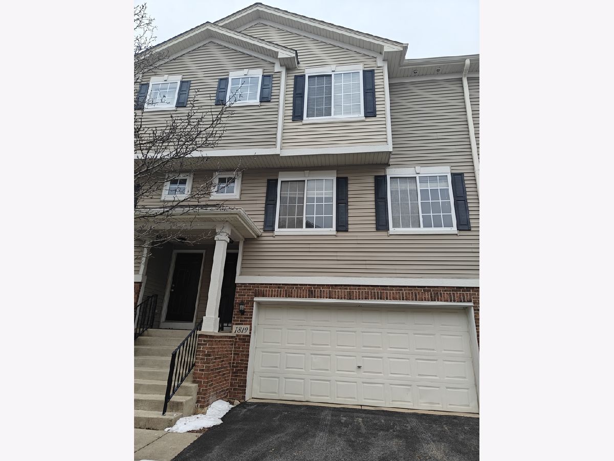  Rented Aurora Illinois, 1819 Indian Hill