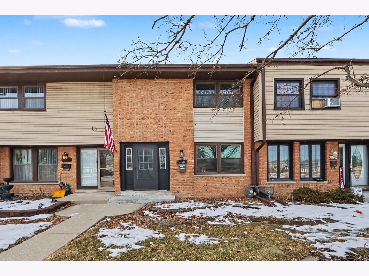  For Sale Justice Illinois, 7644 Cork Avenue