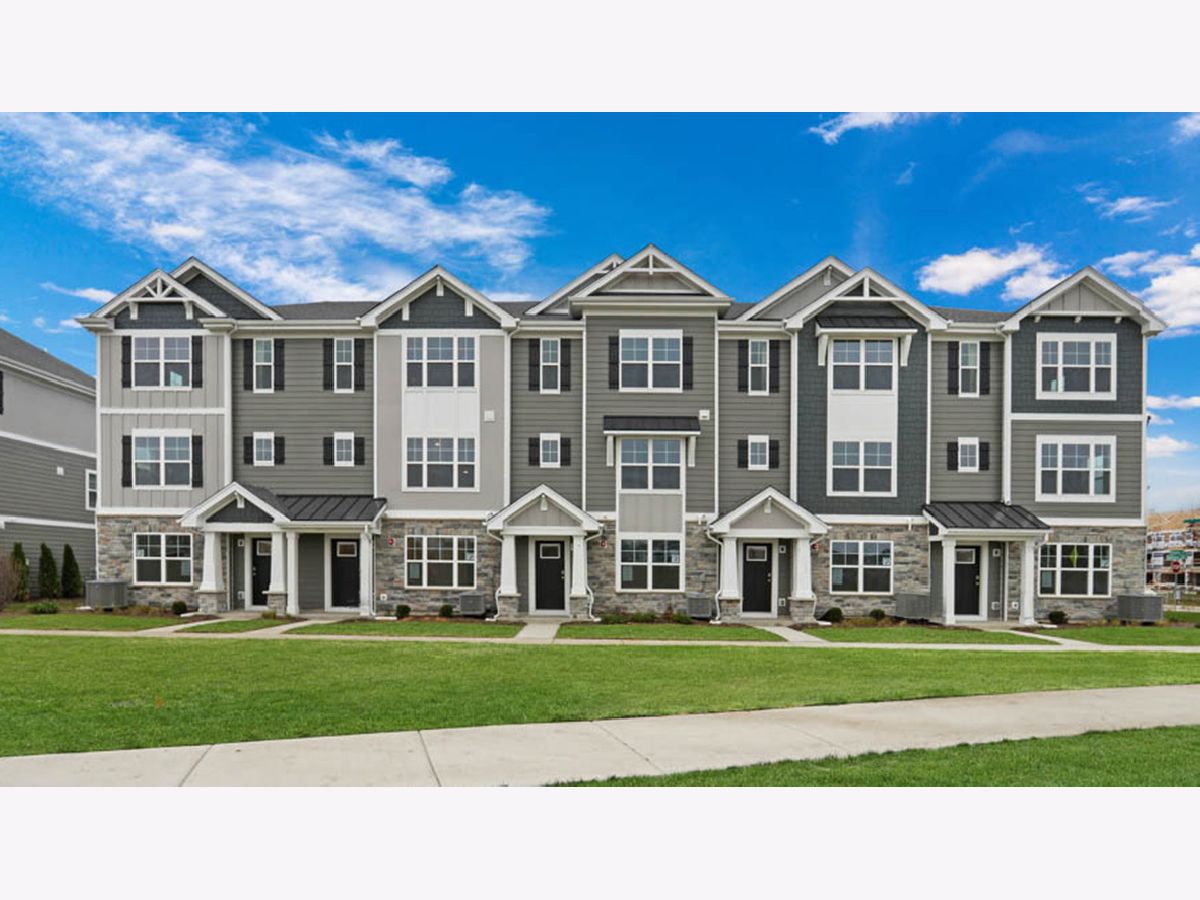 Condos & Townhomes For Sale Charlestowne Lakes St Charles Illinois, 423 Lakeshore Court