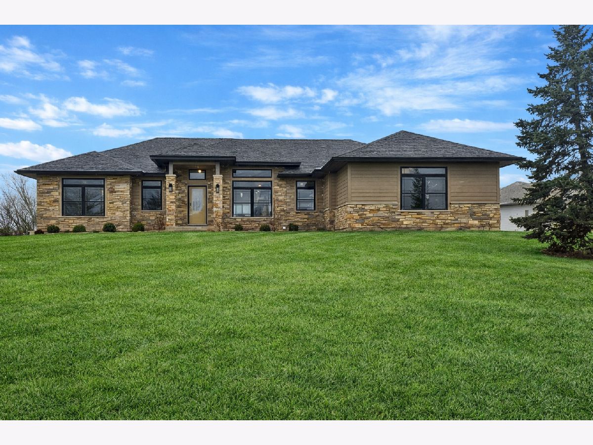  For Sale Spring Grove Illinois, 1979 Red Oak Lane