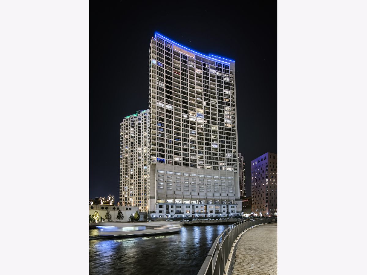 Condos & Townhomes Sold Riverbend Condominiums Chicago Illinois, 333 Canal