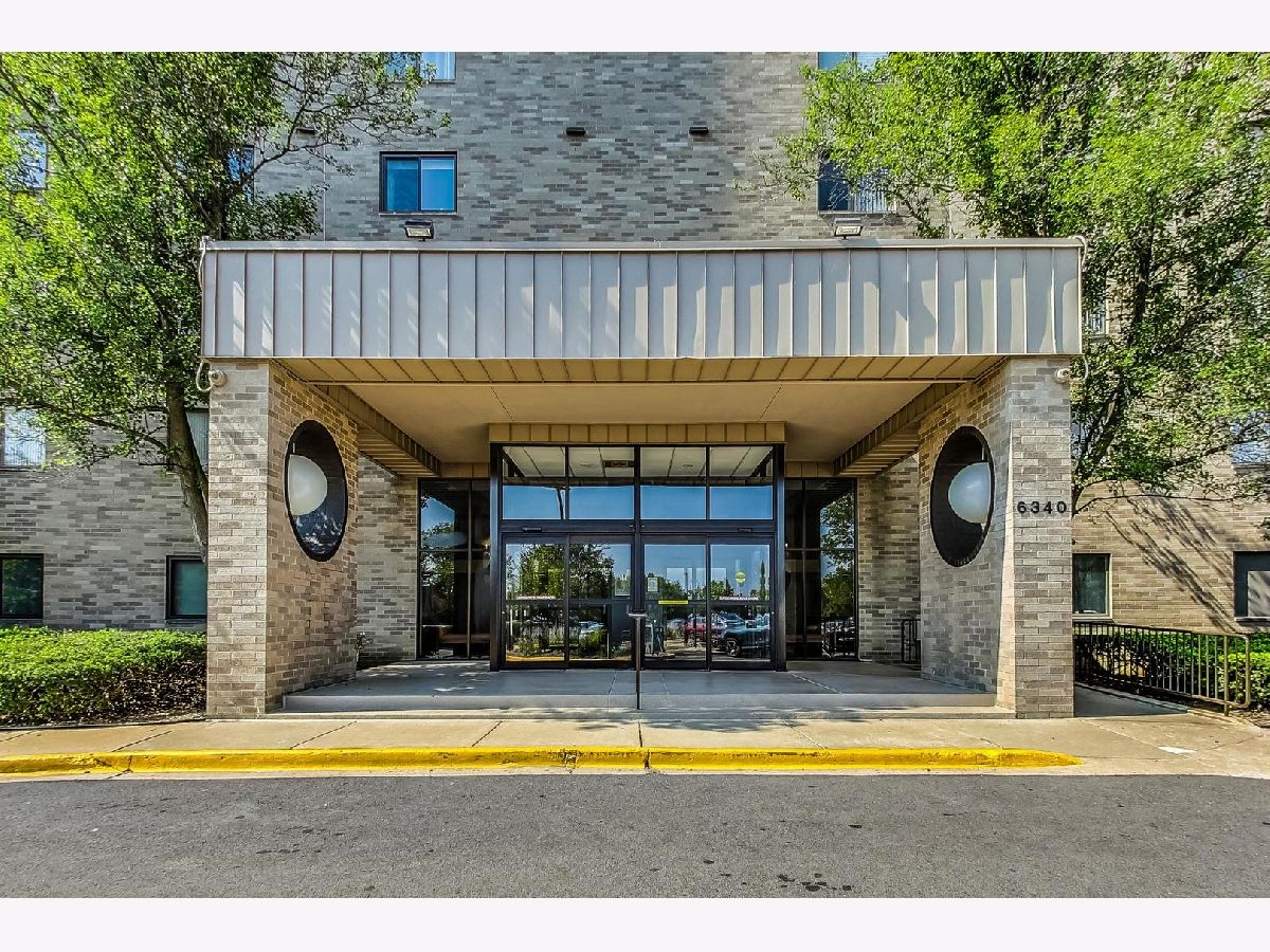  For Sale Willowbrook Illinois, 6340 Americana Drive