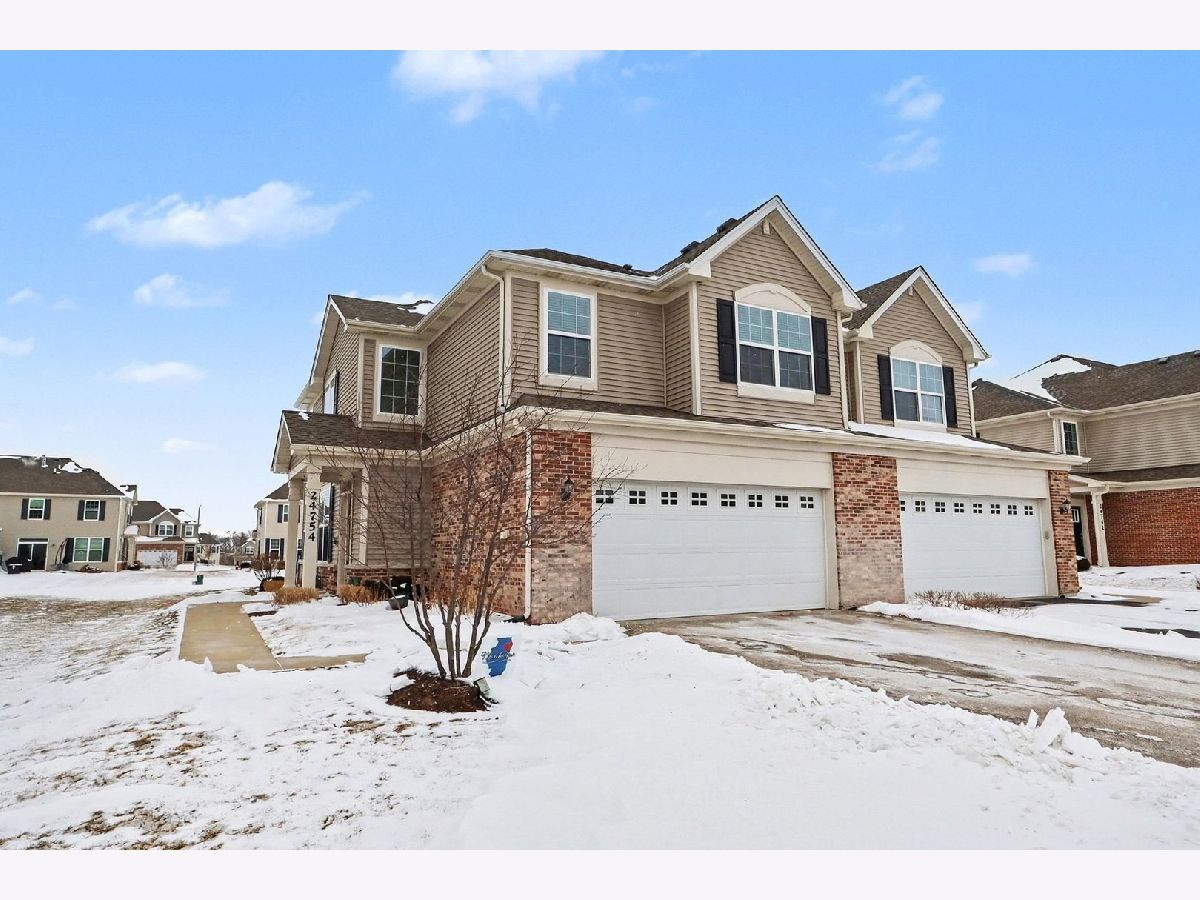 Condos & Townhomes & Homes Sold Stonegate Manhattan Illinois, 24754 Mccormick