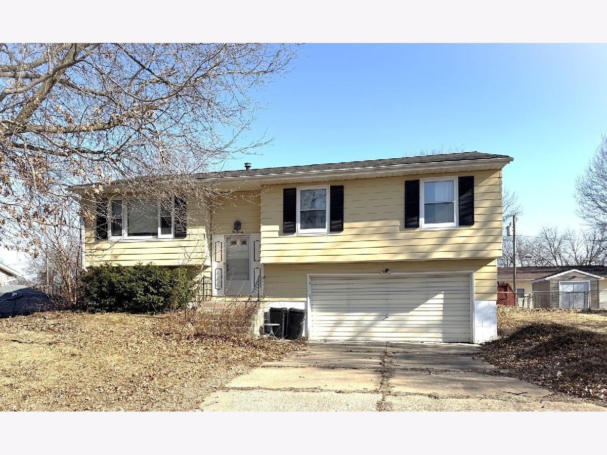  Sold Colona Illinois, 220 Melodie