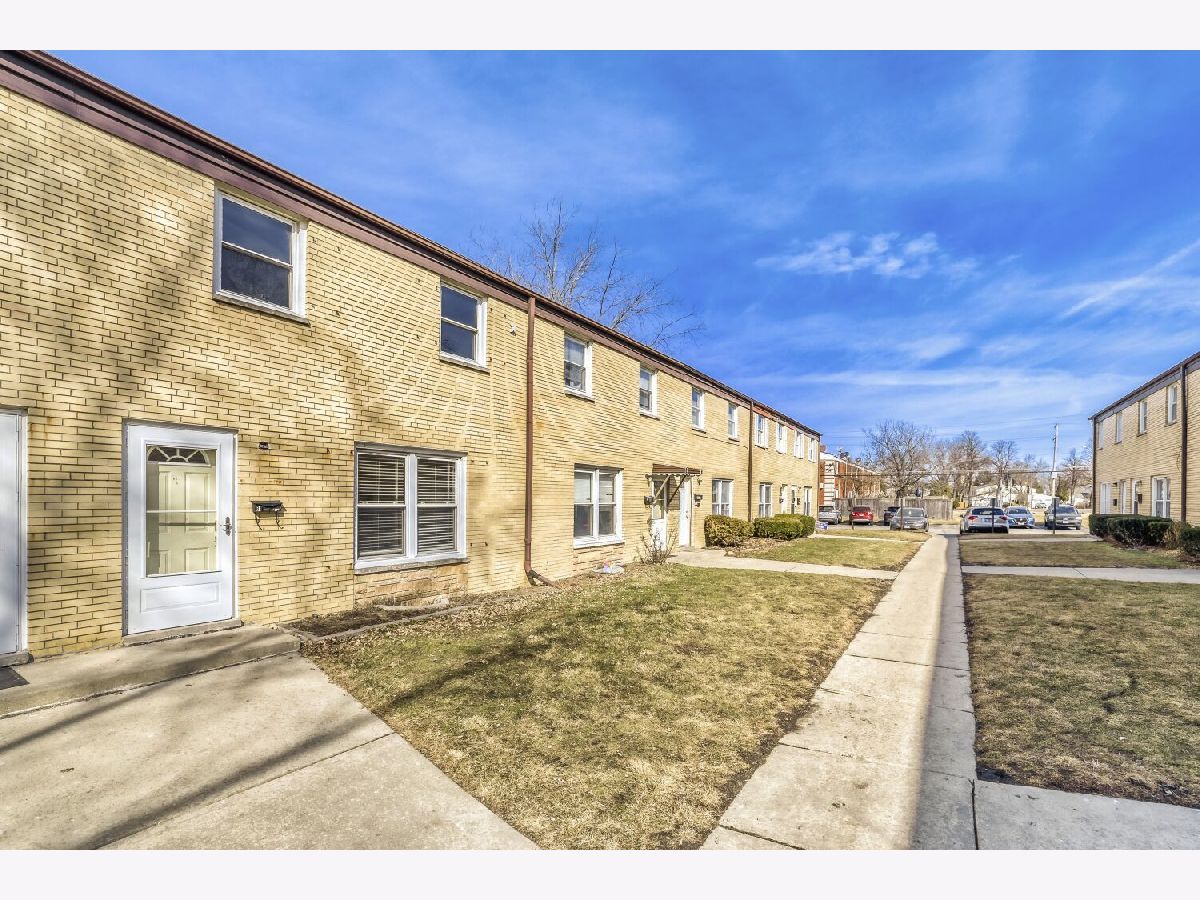  For Sale Wheeling Illinois, 822 Colonial Drive