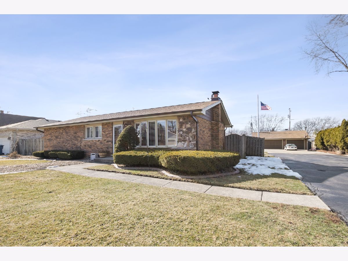  For Sale Crestwood Illinois, 13748 Leclaire Avenue