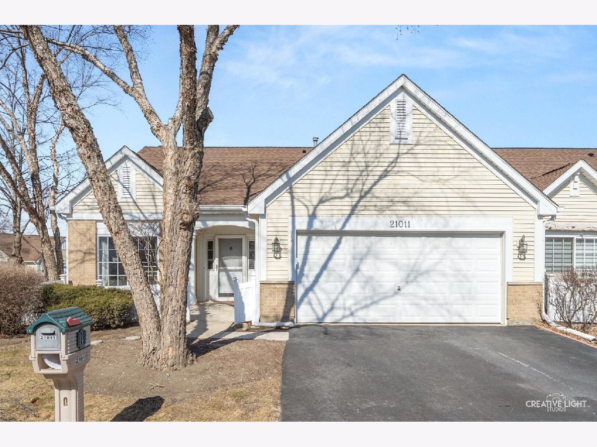 Townhomes & Condos & Homes For Sale Carillon Plainfield Illinois, 21011 Snowberry Court