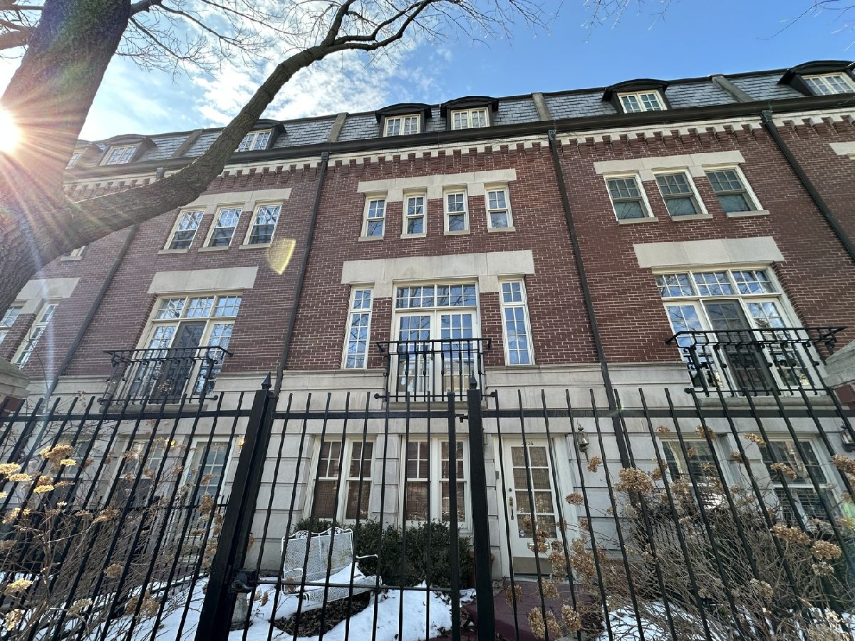 Townhomes & Condos & Homes Sold Embassy Club Chicago Illinois, 2634 Southport