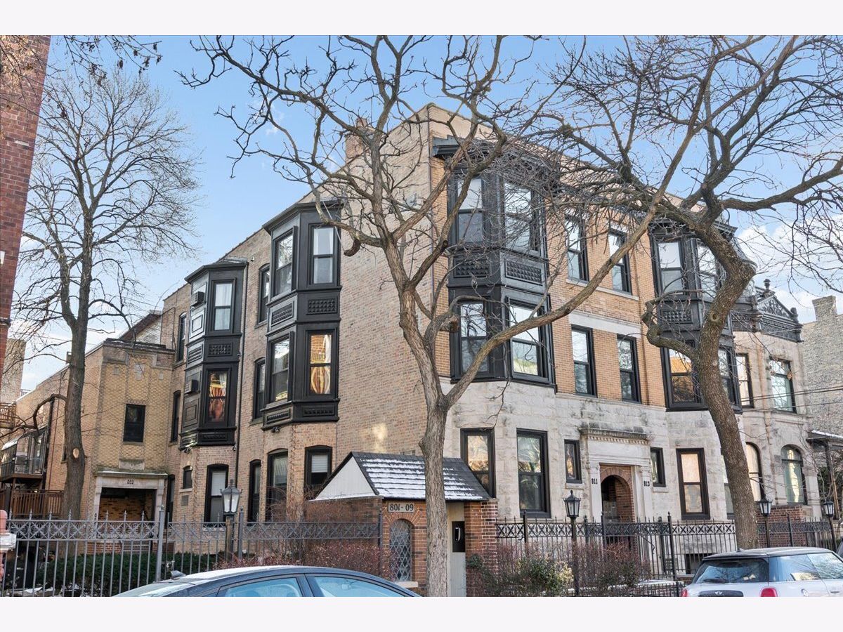 Condominiums For Sale Gaslight Village Chicago Illinois