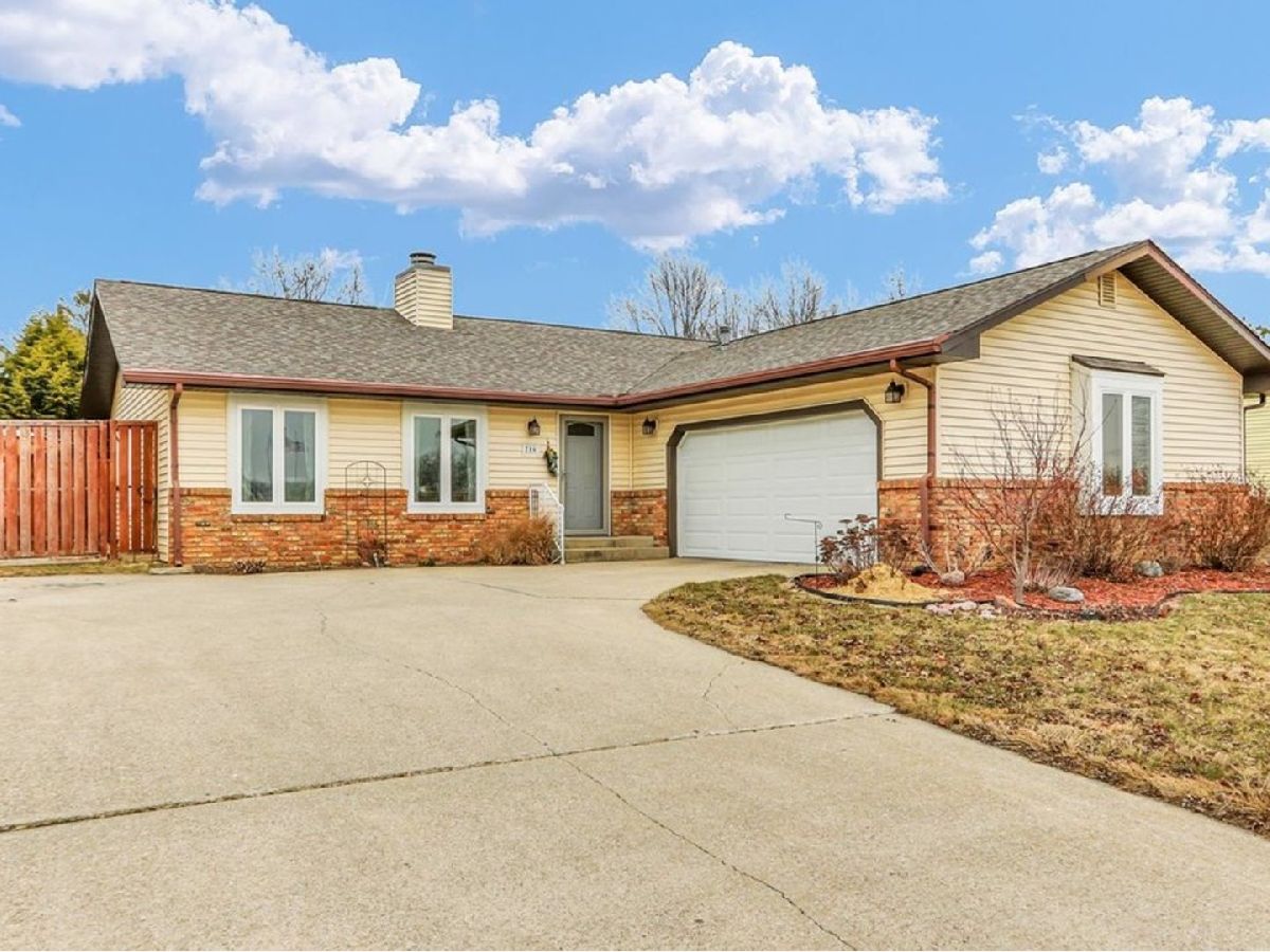  For Sale Champaign Illinois, 716 Devonshire Drive