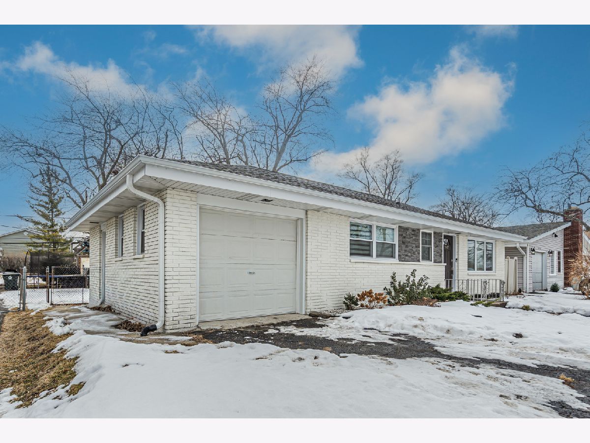  For Sale Lindenhurst Illinois, 2417 Sand Lake Road
