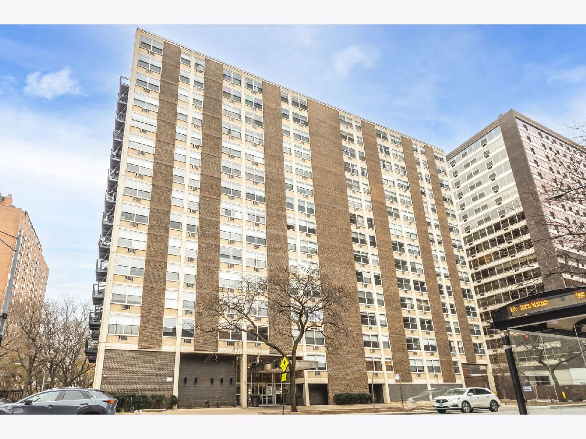  For Sale Chicago Illinois, 3033 Sheridan Road