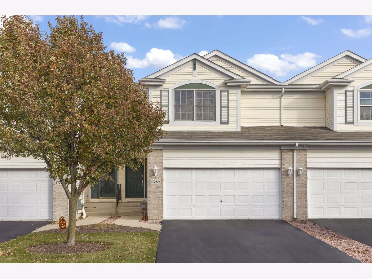 Townhomes & Condos & Homes For Sale Broken Arrow Lockport Illinois, 17259 Long Bow Drive