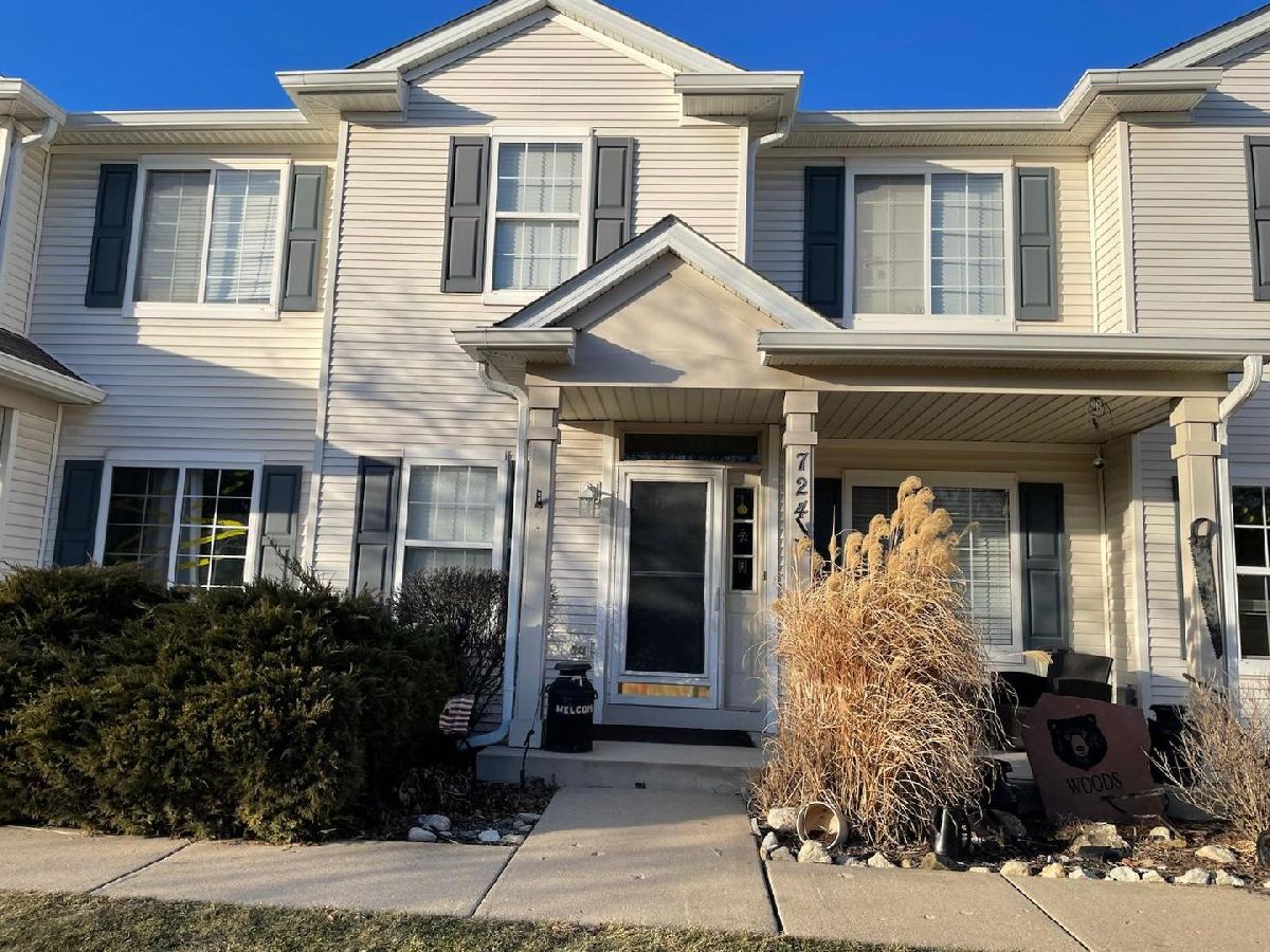 Townhomes & Condos For Rent Reflections Aurora Illinois, 724 County Line