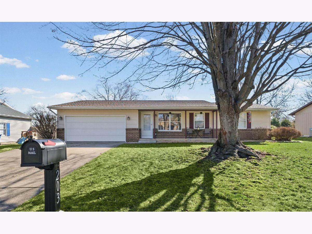  For Sale Monticello Illinois, 203 Valley Road