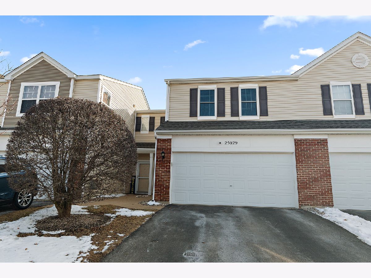 Townhomes & Homes For Sale Brookstone Springs Manhattan Illinois, 25029 Clare Circle