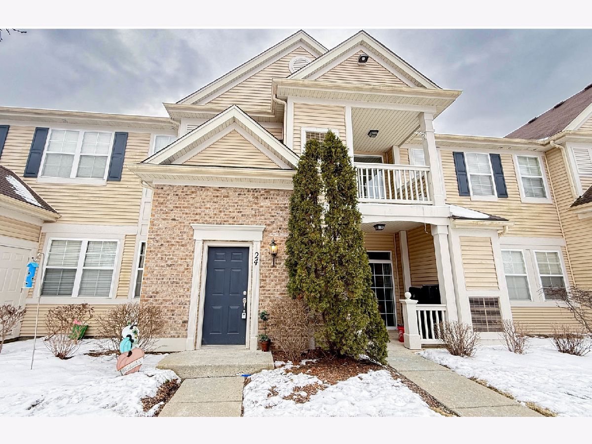 Townhomes & Condos & Homes For Sale Cambridge Lakes Pingree Grove Illinois, 2250 Aurora Drive