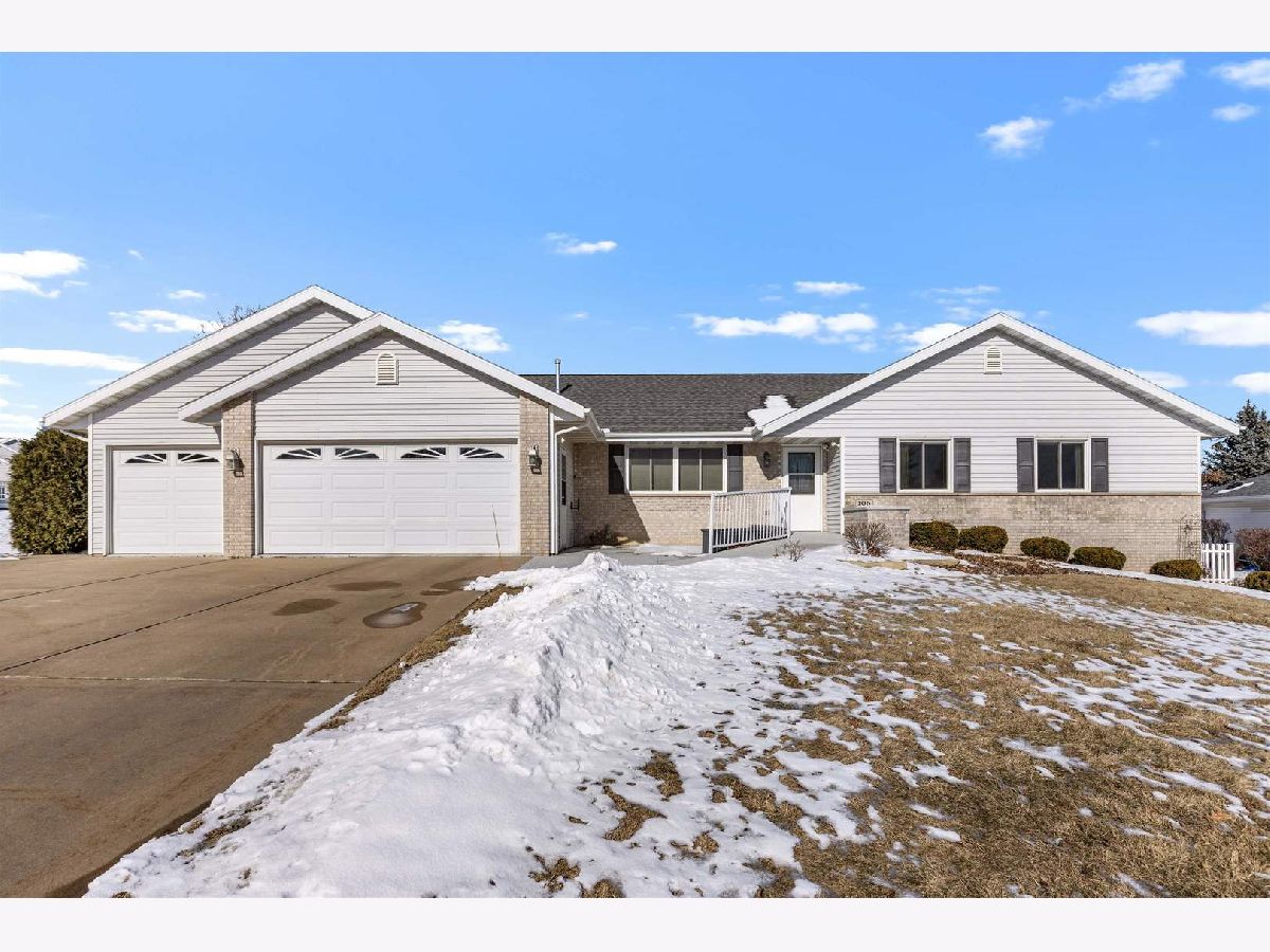  Sold Lena Illinois, 105 Rollin