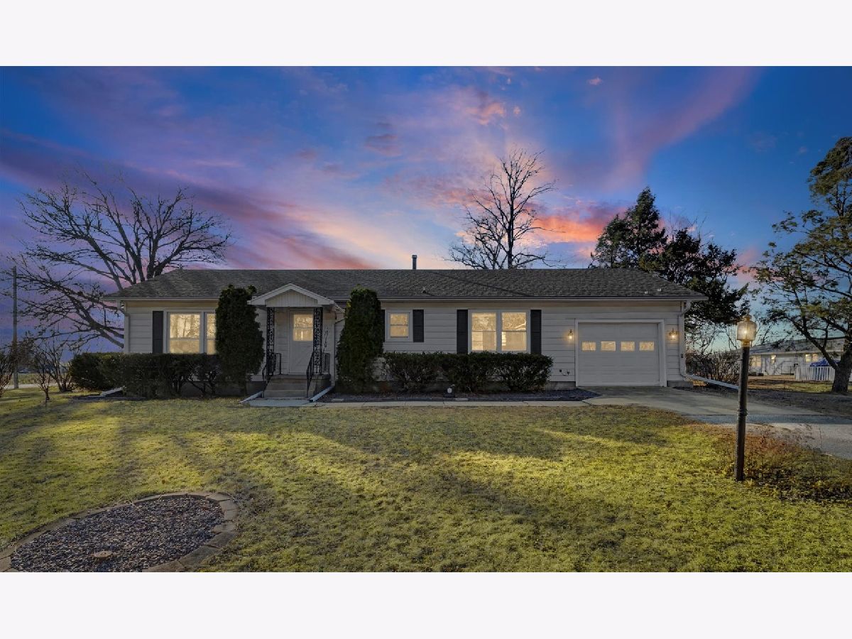  For Sale Roberts Illinois, 401 Oak Drive