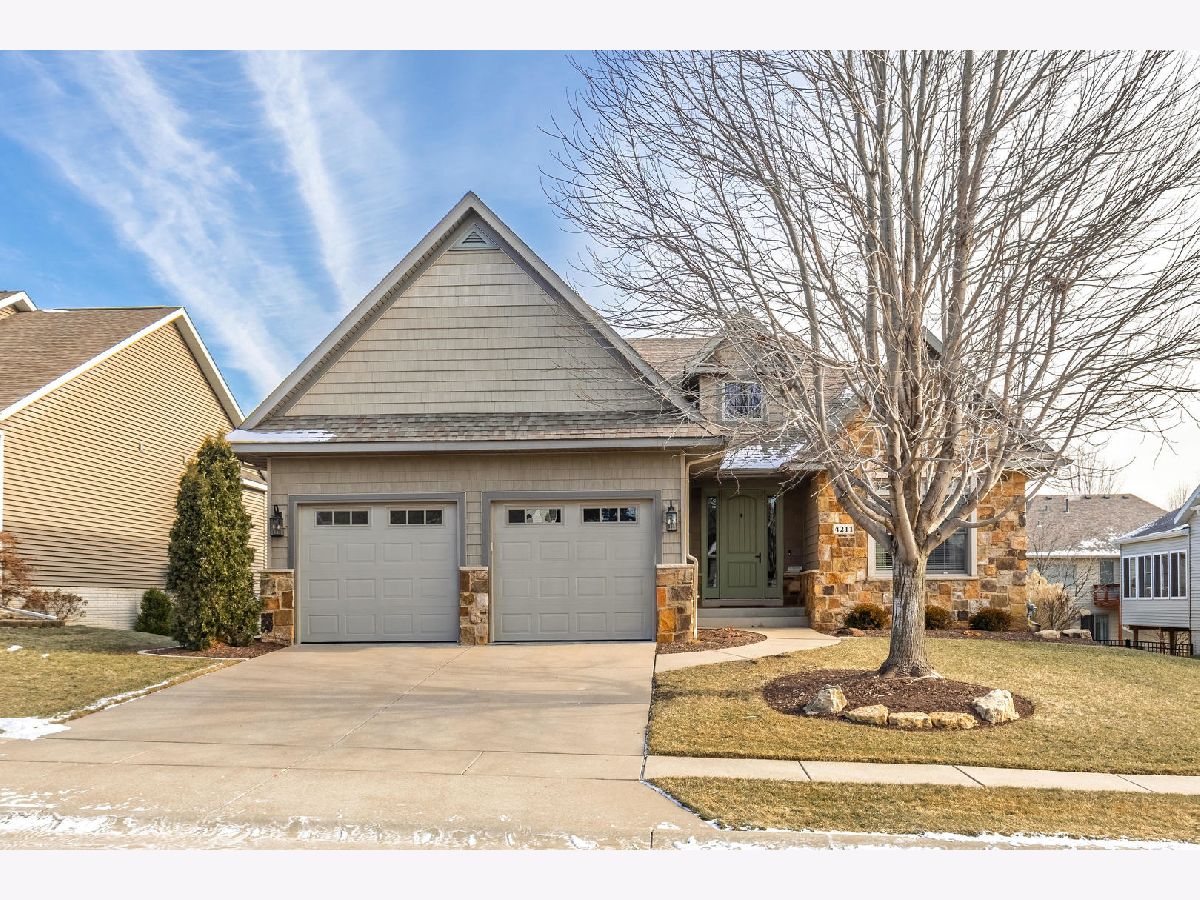 Homes For Sale Wyndham Hills Bettendorf Iowa, 4211 Kingston Circle