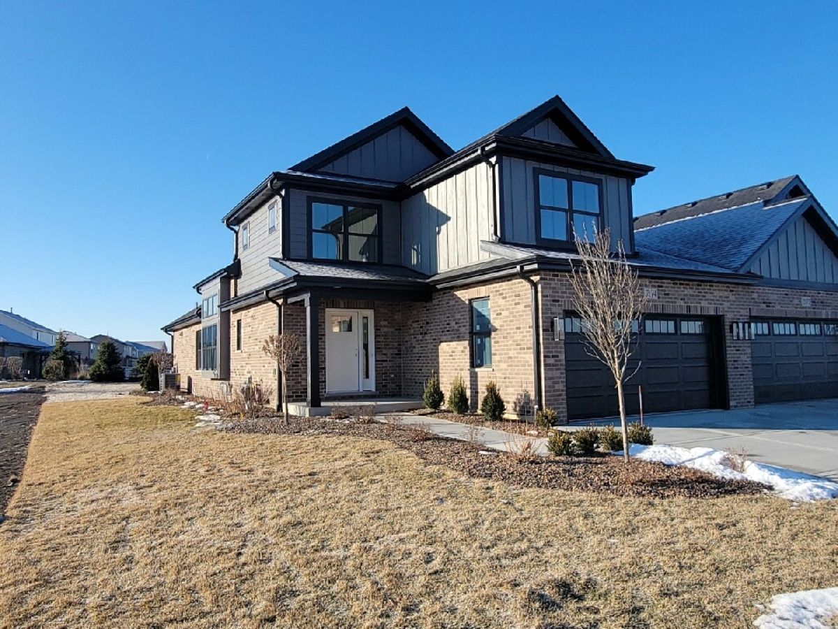 Homes & Condos & Townhomes For Sale Sky Harbor New Lenox Illinois, 2174 Sky Harbor Drive