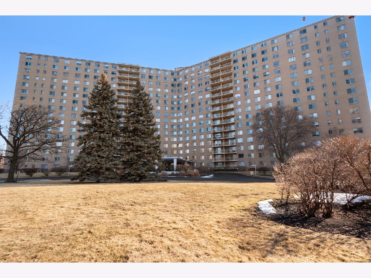Condominiums For Sale Winston Towers Chicago Illinois, 7061 Kedzie Avenue