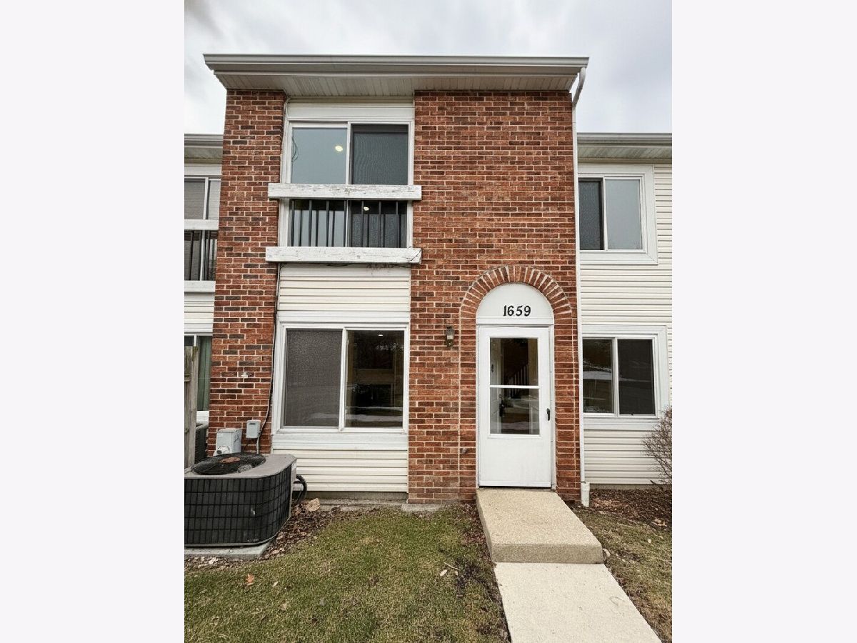 Townhomes & Condos For Sale Barrington Square Hoffman Estates Illinois, 1659 Islandview Court