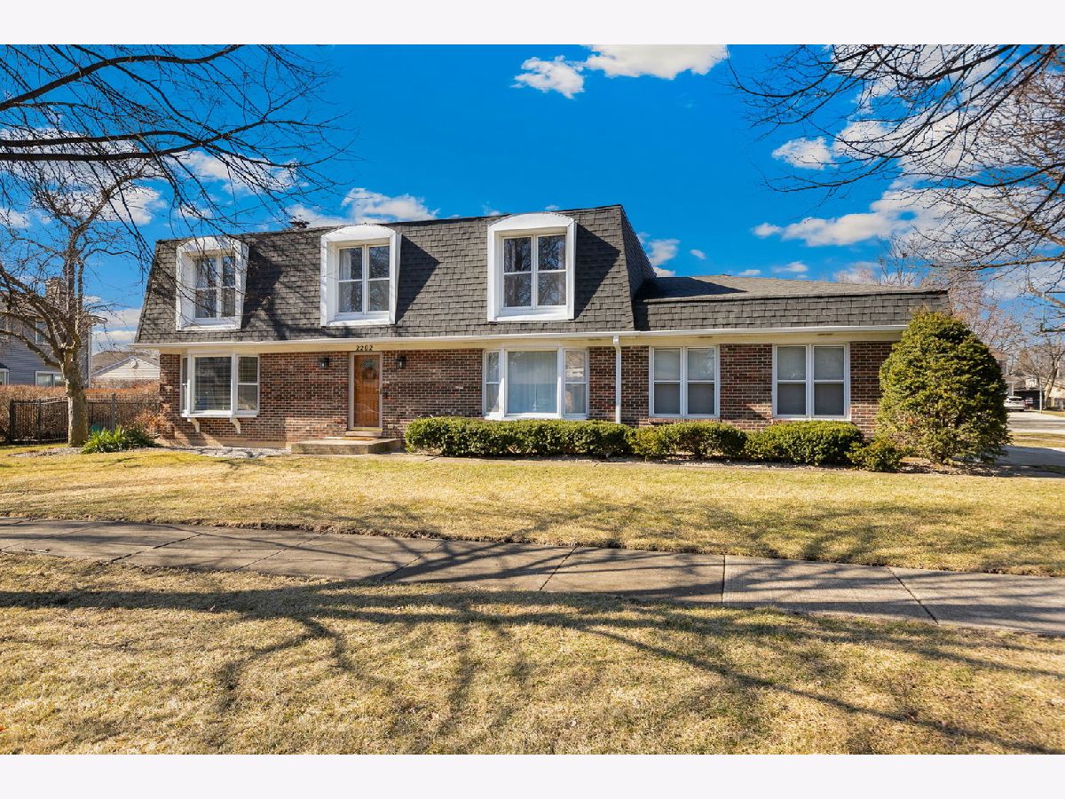 Homes & Condominiums For Sale Greenbrier Arlington Heights Illinois, 2202 Williamsburg Street