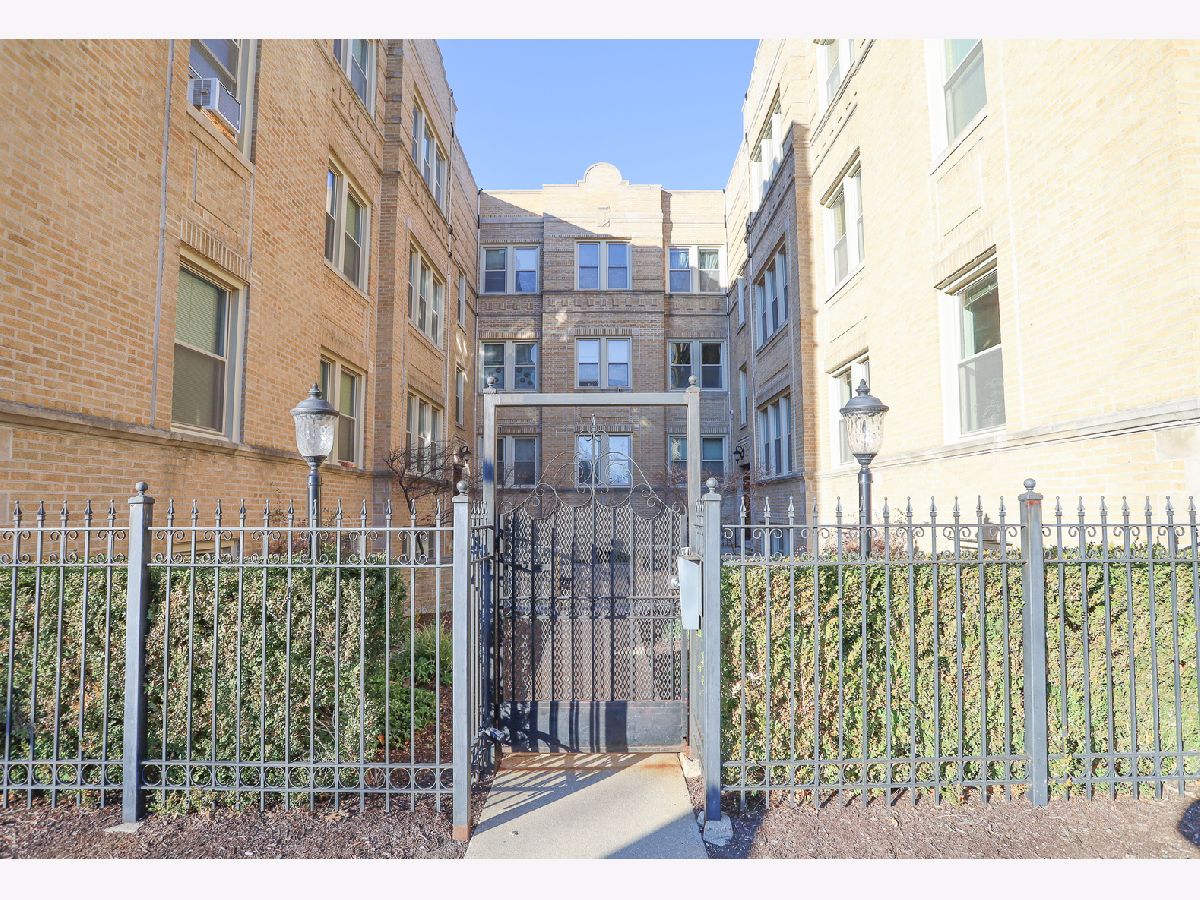  Rented Chicago Illinois, 2856 Eastwood