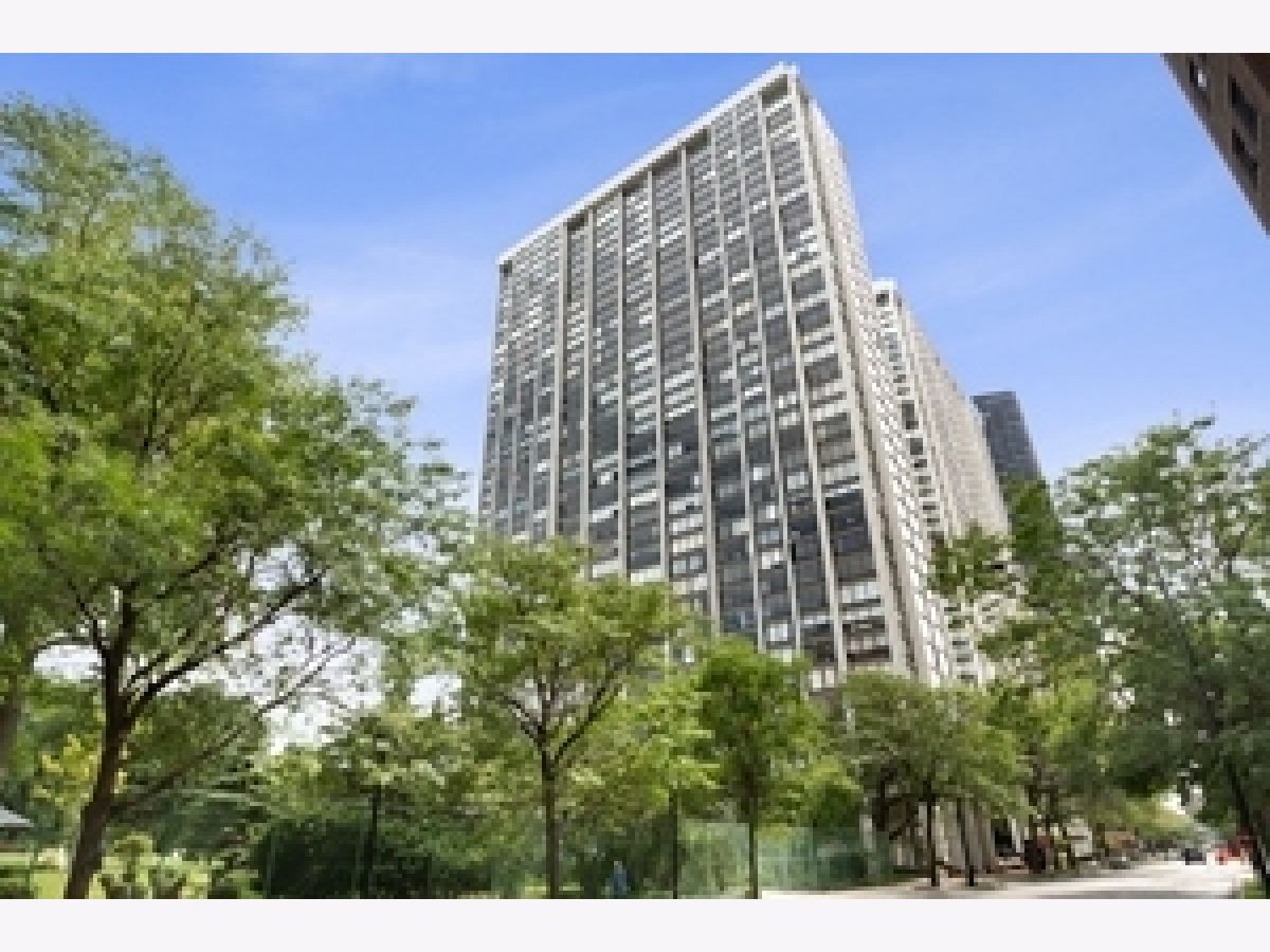 Condominiums For Sale Edgewater Plaza Chicago Illinois, 5455 Sheridan Road