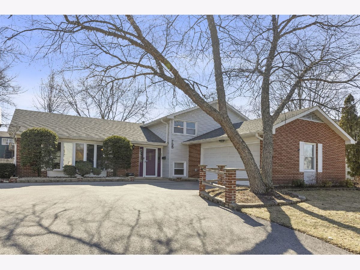  For Sale Lake Zurich Illinois, 755 Surryse Road