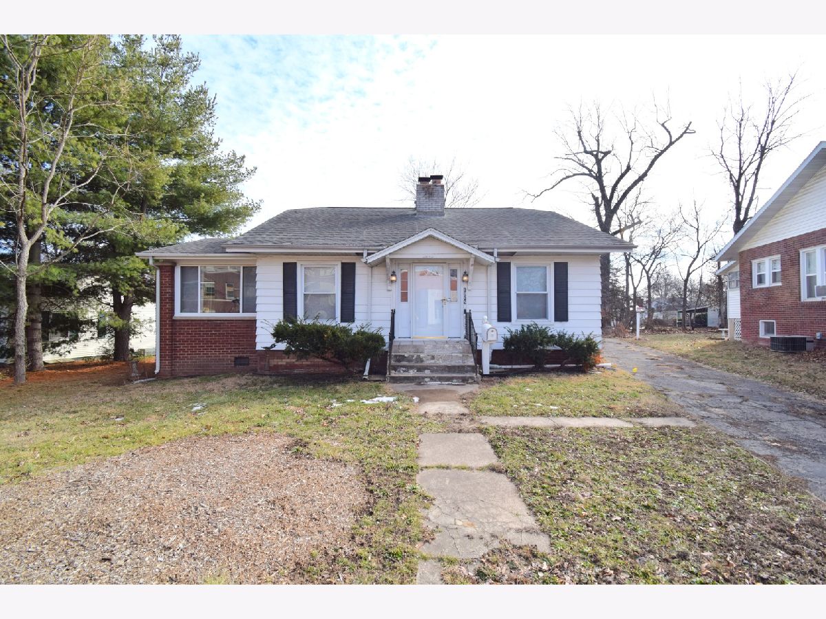  For Sale Mt Vernon Illinois, 1715 Oakland Avenue