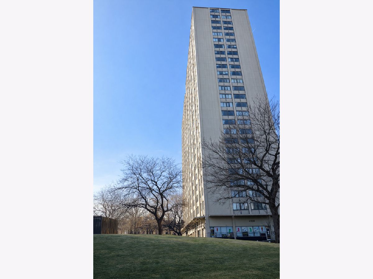  For Sale Chicago Illinois, 4800 Lake Park Avenue