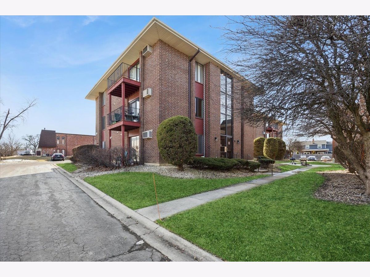  For Sale Oak Forest Illinois, 15822 Terrace Drive