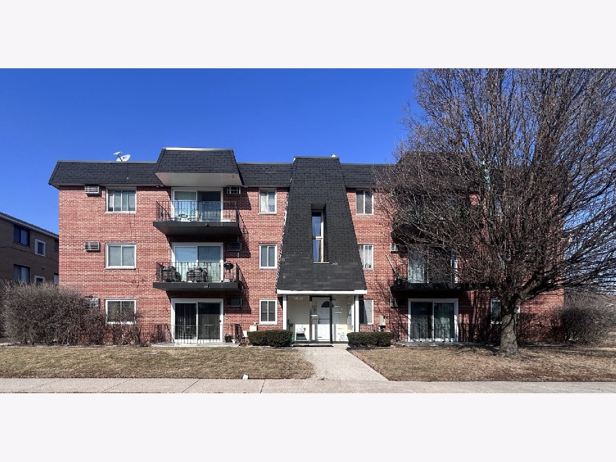  For Sale Crestwood Illinois, 12850 Crestbrook Court