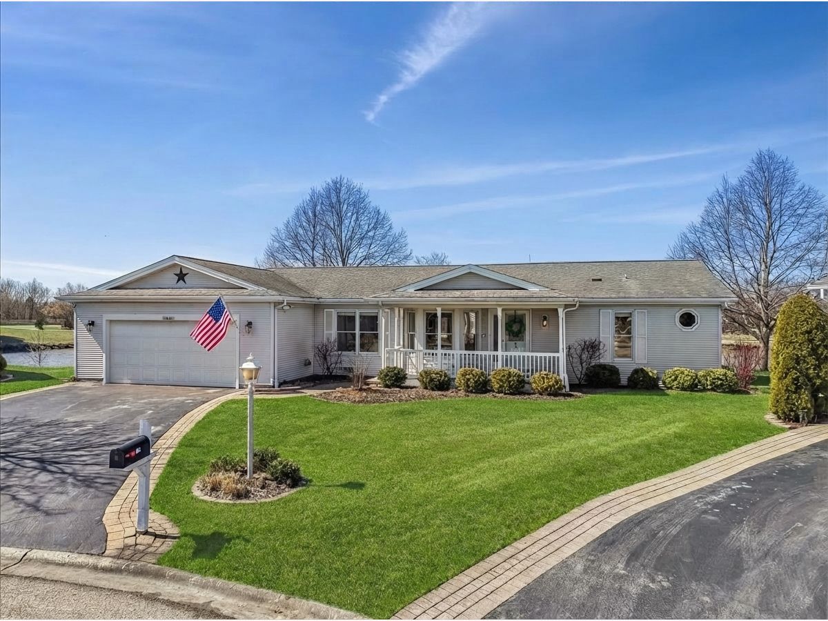 Homes & Condos & Townhomes For Sale Saddlebrook Farms Grayslake Illinois, 12 Surrey Court