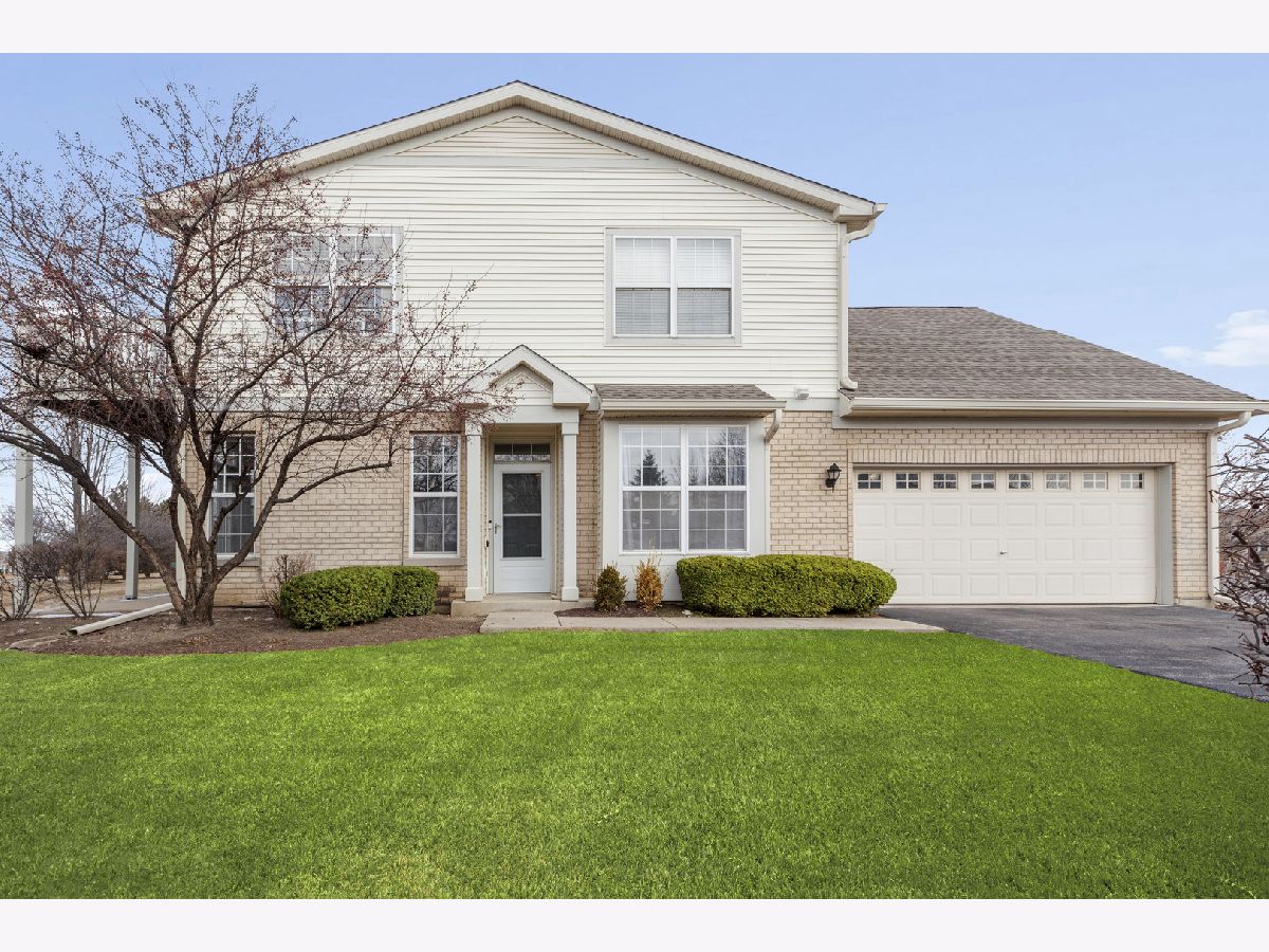 Townhomes & Condos For Sale Canterbury Place Algonquin Illinois, 2666 Loren Court